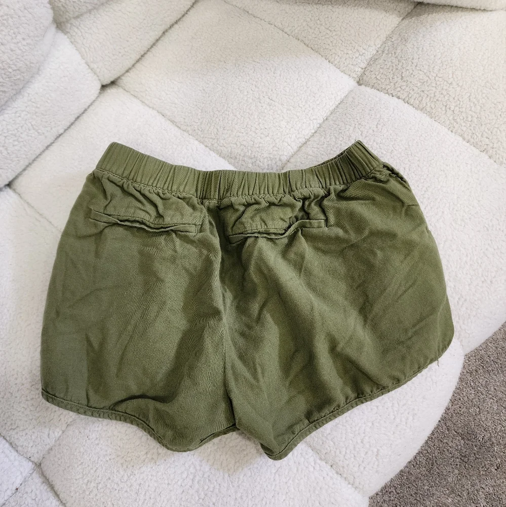 Madewell Pull on Shorts in Green